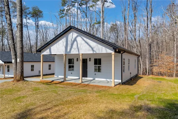 $209,900 | 424 East Sheffield Drive, Westminster, SC 29693