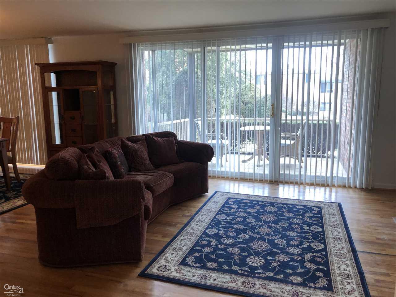 4047 West Maple Road Bloomfield Hills, MI 48301 - Photo 4 of 35