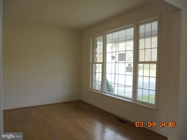 5265 Wentz Road Manchester, MD 21102 - Photo 14 of 30 Living Room