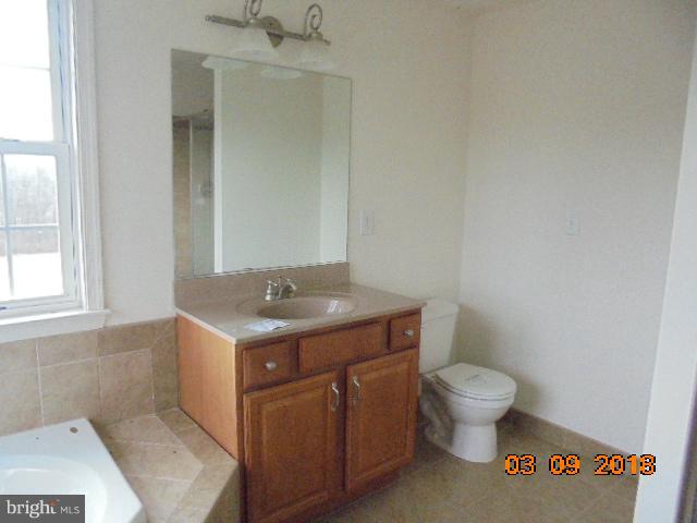 5265 Wentz Road Manchester, MD 21102 - Photo 22 of 30 Bath (Master)