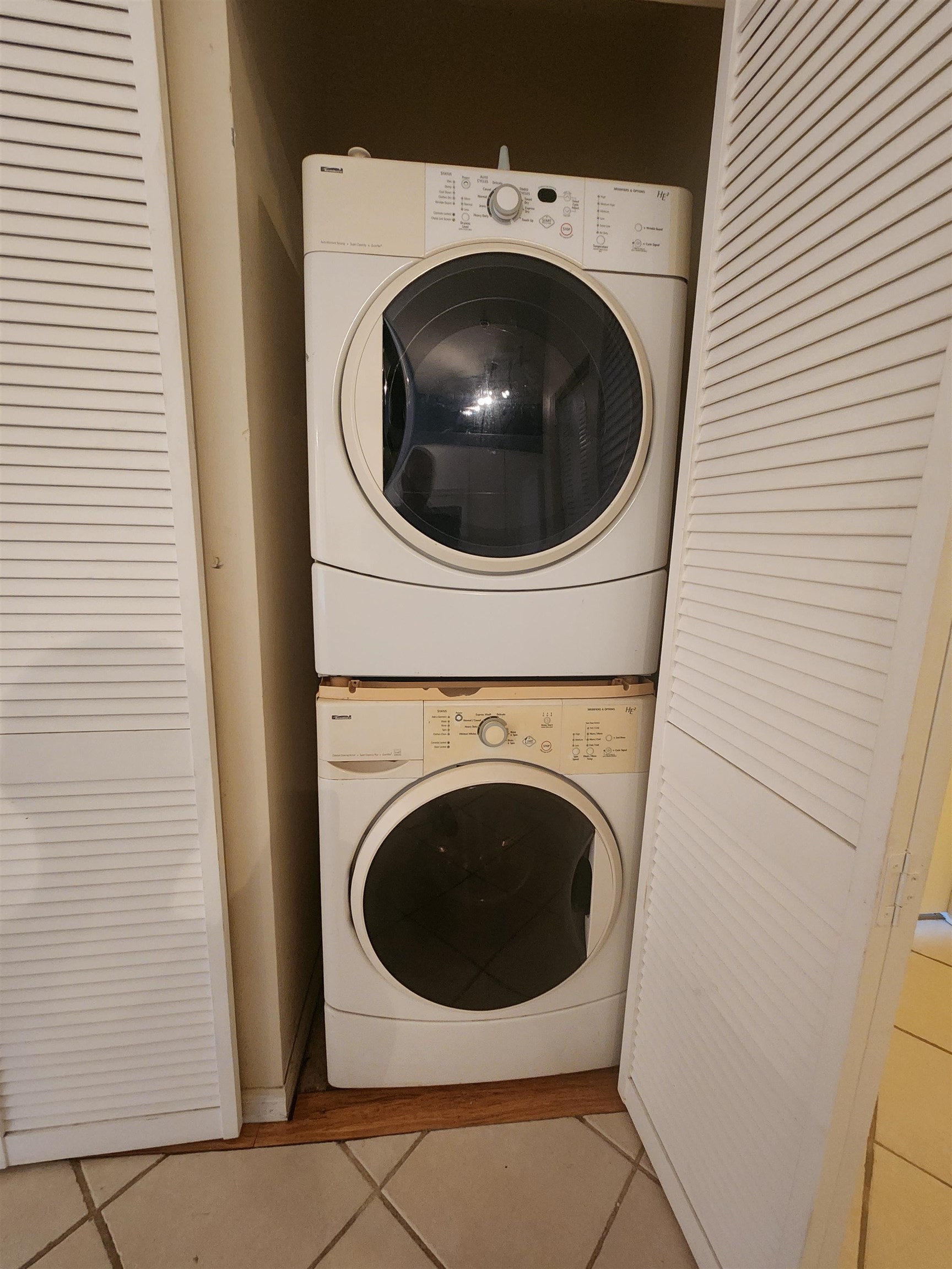 510 Florida Club Boulevard, Unit 304 St. Augustine, FL 32084 - Photo 18 of 24 a utility room with dryer and washer