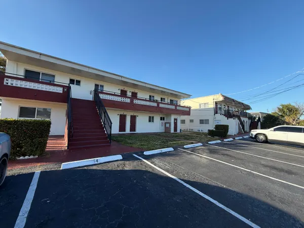 $1,800 | 1231 West River Drive, Unit 14, Margate, FL 33063