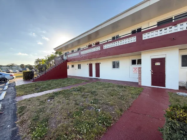 $1,800 | 1231 West River Drive, Unit 14, Margate, FL 33063