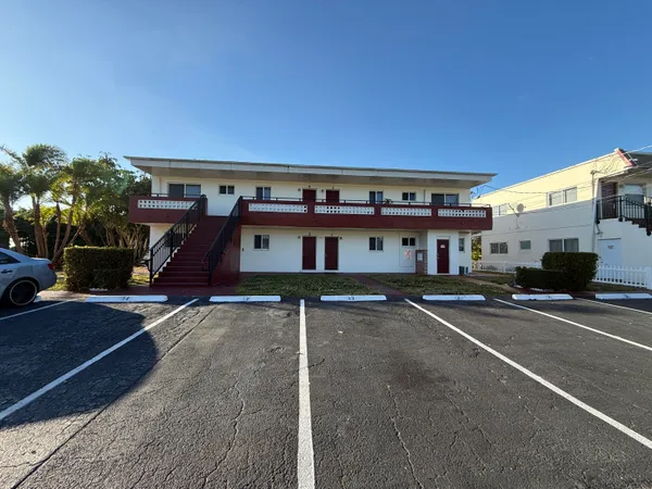 $1,800 | 1231 West River Drive, Unit 14, Margate, FL 33063