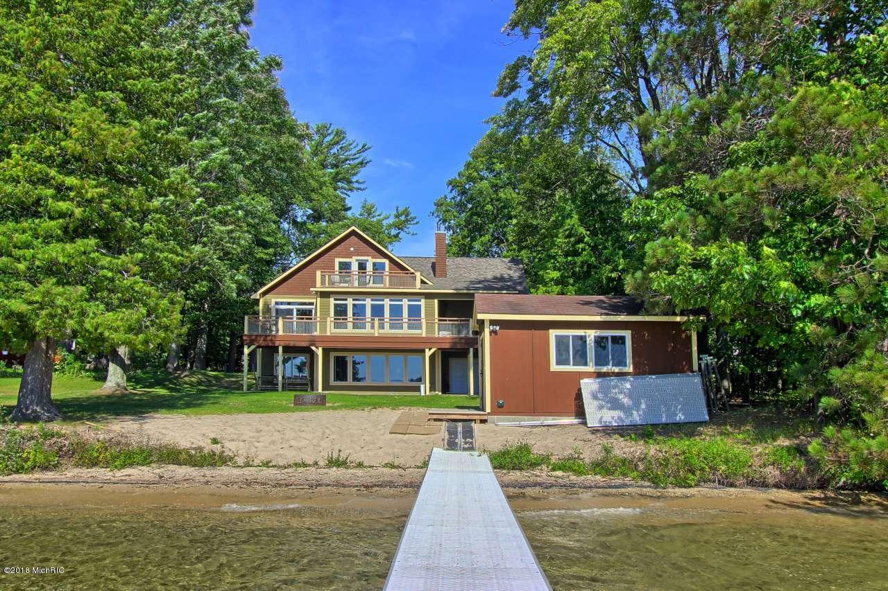 9403 North Long Lake Road Traverse City, MI 49685 - Photo 3 of 62 IMG_1150-HDR(6)-1280