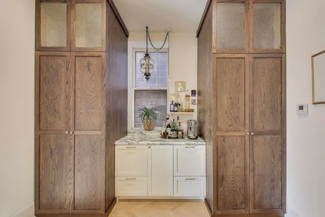 $1,250,000 | 1951 West Evergreen Avenue, Chicago, IL 60622