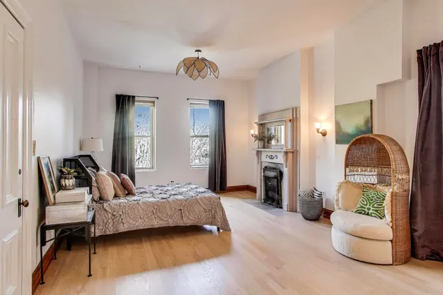 $1,250,000 | 1951 West Evergreen Avenue, Chicago, IL 60622