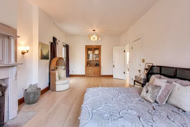 $1,250,000 | 1951 West Evergreen Avenue, Chicago, IL 60622