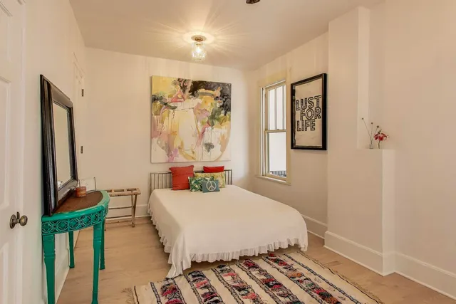 $1,250,000 | 1951 West Evergreen Avenue, Chicago, IL 60622