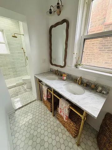 $1,250,000 | 1951 West Evergreen Avenue, Chicago, IL 60622