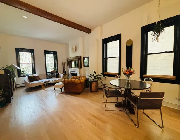 $1,300,000 | 1951 West Evergreen Avenue, Chicago, IL 60622