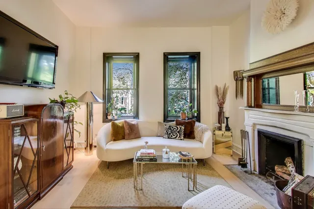 $1,300,000 | 1951 West Evergreen Avenue, Chicago, IL 60622