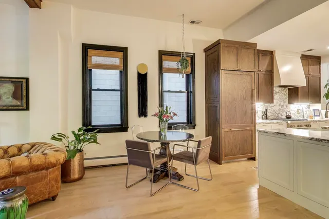 $1,300,000 | 1951 West Evergreen Avenue, Chicago, IL 60622