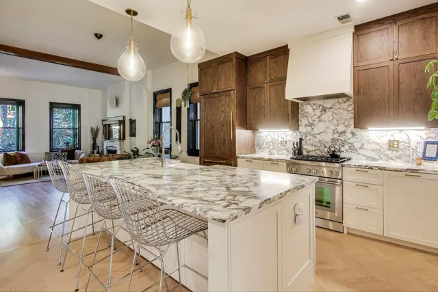 $1,300,000 | 1951 West Evergreen Avenue, Chicago, IL 60622