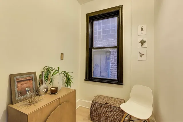 $1,250,000 | 1951 West Evergreen Avenue, Chicago, IL 60622