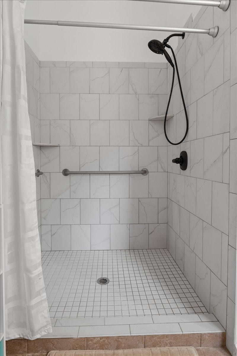 100 Croff Lane McEwen, TN 37101 - Photo 17 of 63 a bathroom with a shower