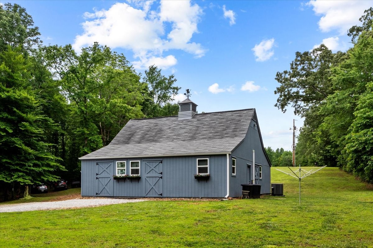 100 Croff Lane McEwen, TN 37101 - Photo 32 of 63 a view of a house with pool and yard
