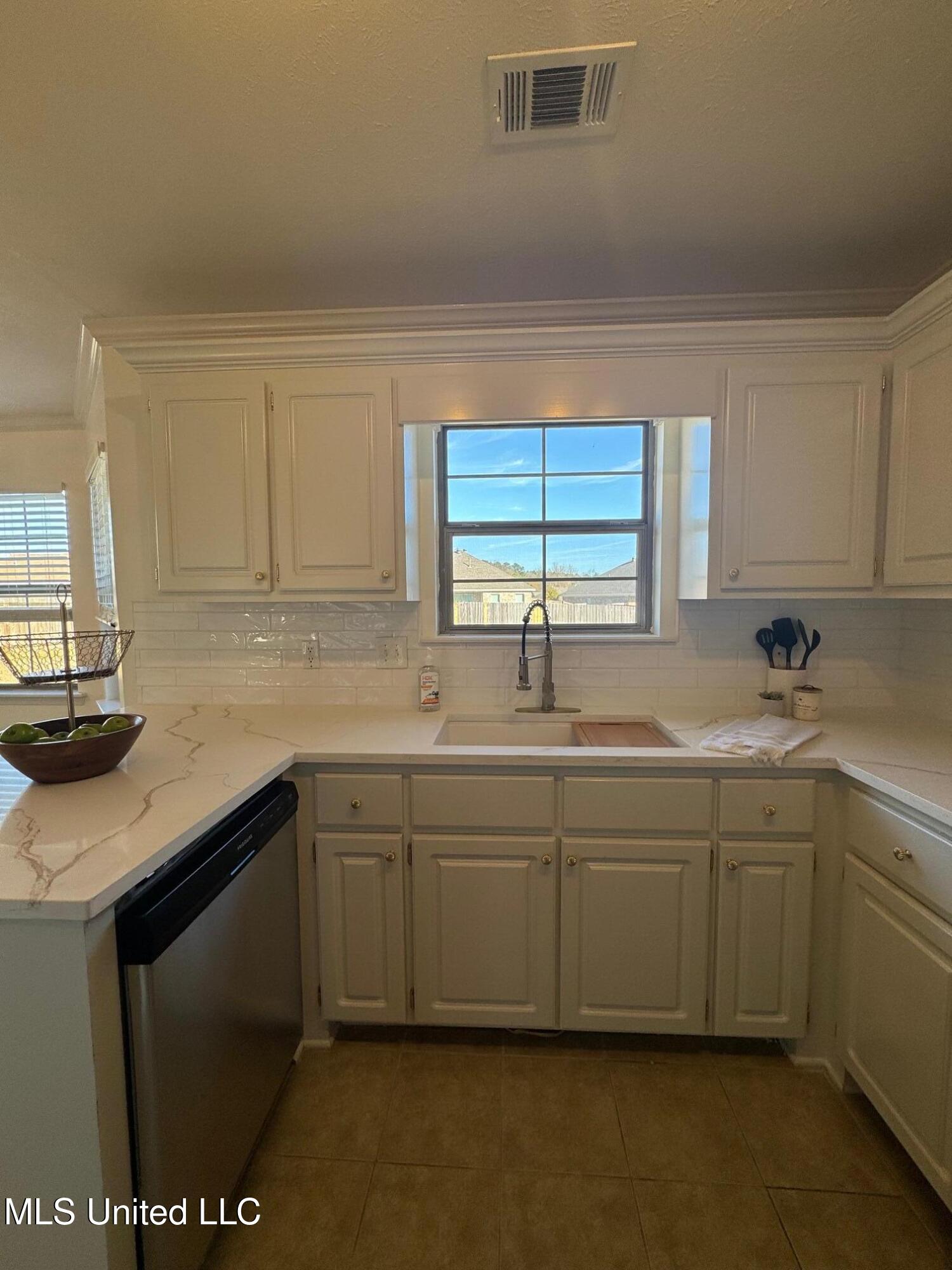 106 Ash Ridge Place Pearl, MS 39208 - Photo 9 of 27 IMG_6835