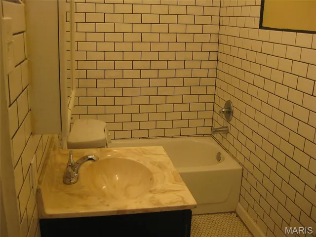 $179,900 | 6304 Cabanne Avenue, University City, MO 63130