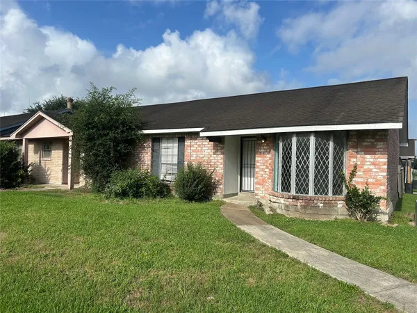 $1,300 | 6851 Chasewood Drive, Houston, TX 77489