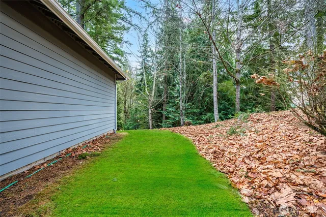 an aerial view of a house having yard and sitting area