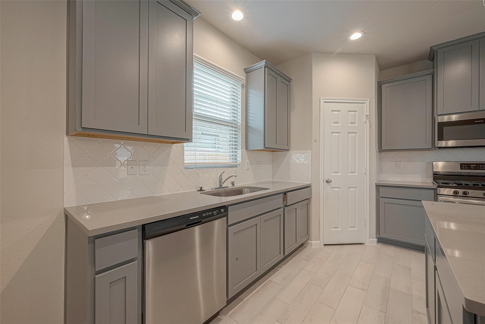 13326 Prado Rdg Lane Iowa Colony, TX 77583 - Photo 13 of 41