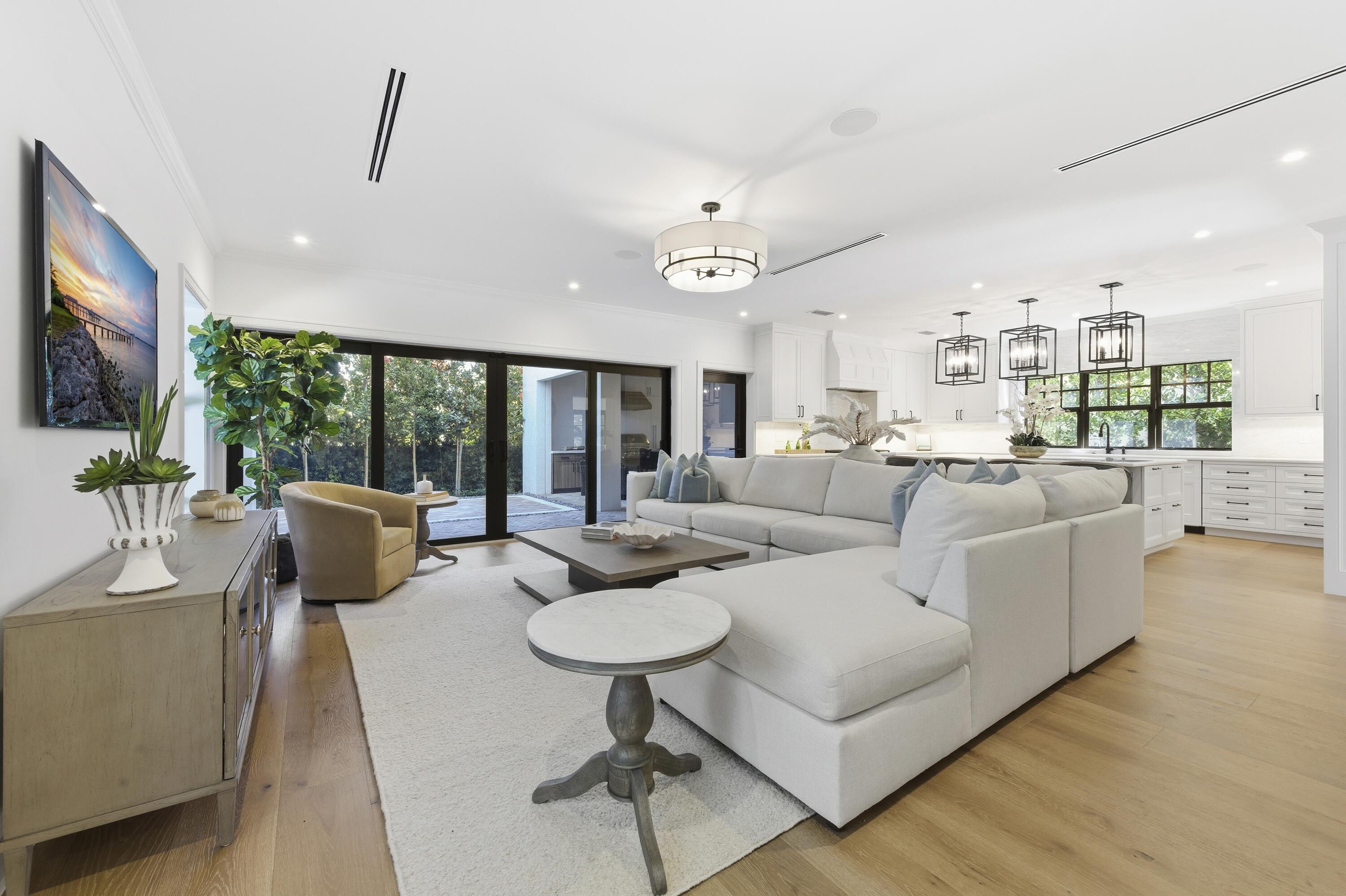 201 Murray Road West Palm Beach, FL 33405 - Photo 13 of 43 FAMILY ROOM