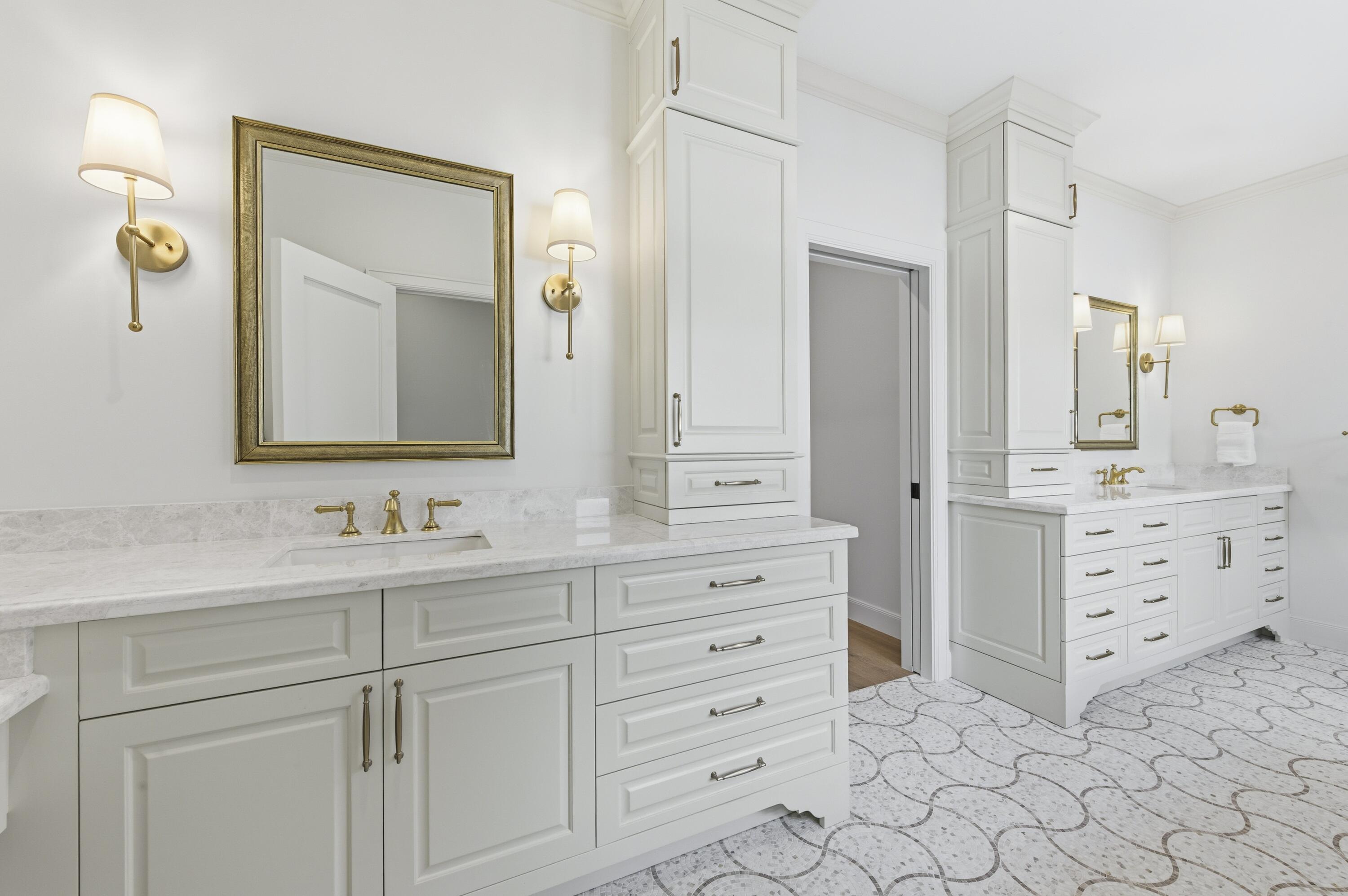 201 Murray Road West Palm Beach, FL 33405 - Photo 19 of 43 2ND FLR PRIMARY BATHROOM