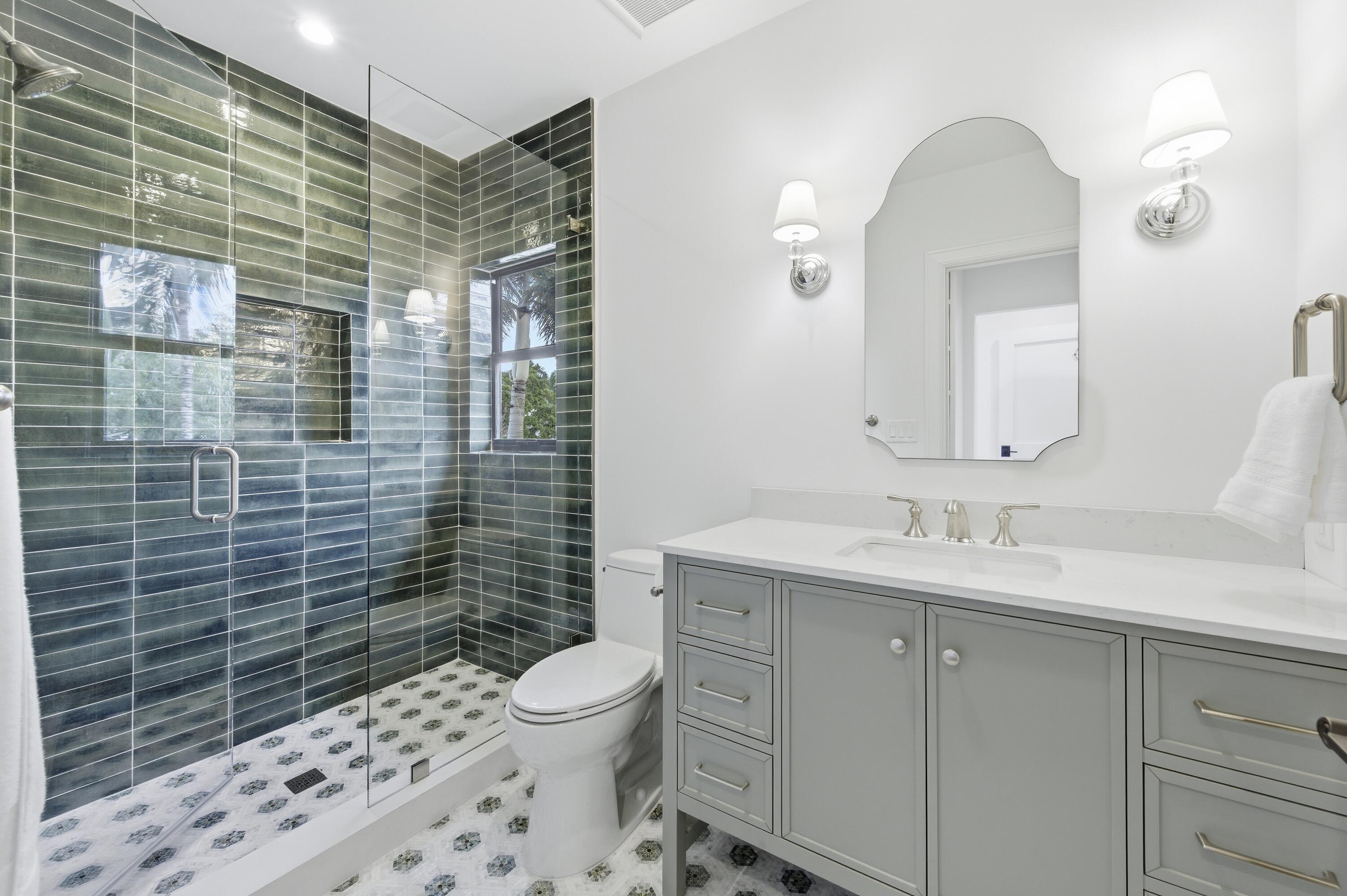 201 Murray Road West Palm Beach, FL 33405 - Photo 23 of 43 2ND FLR GUEST SUITE 1 BATHROOM