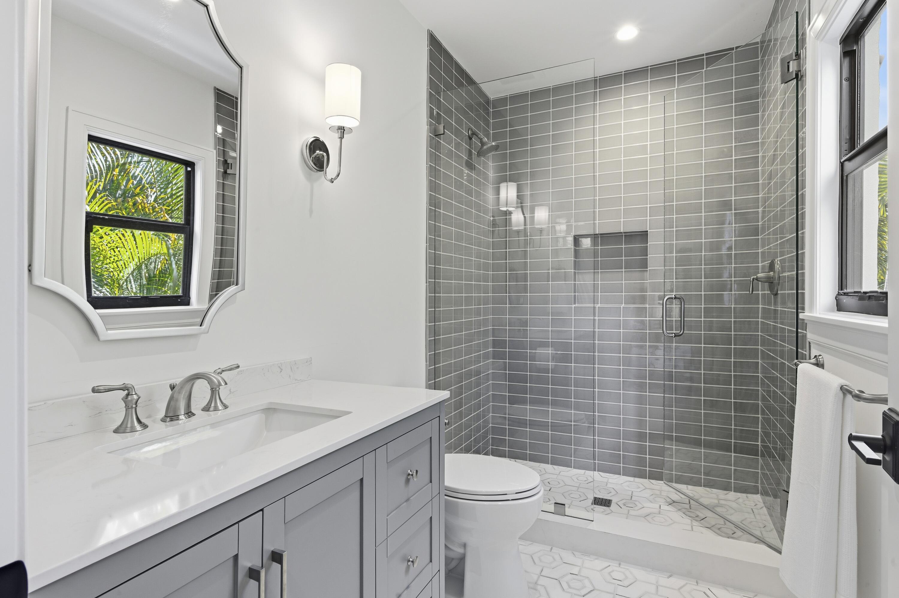 201 Murray Road West Palm Beach, FL 33405 - Photo 25 of 43 2ND FLR - GUEST SUITE 2 BATHROOM