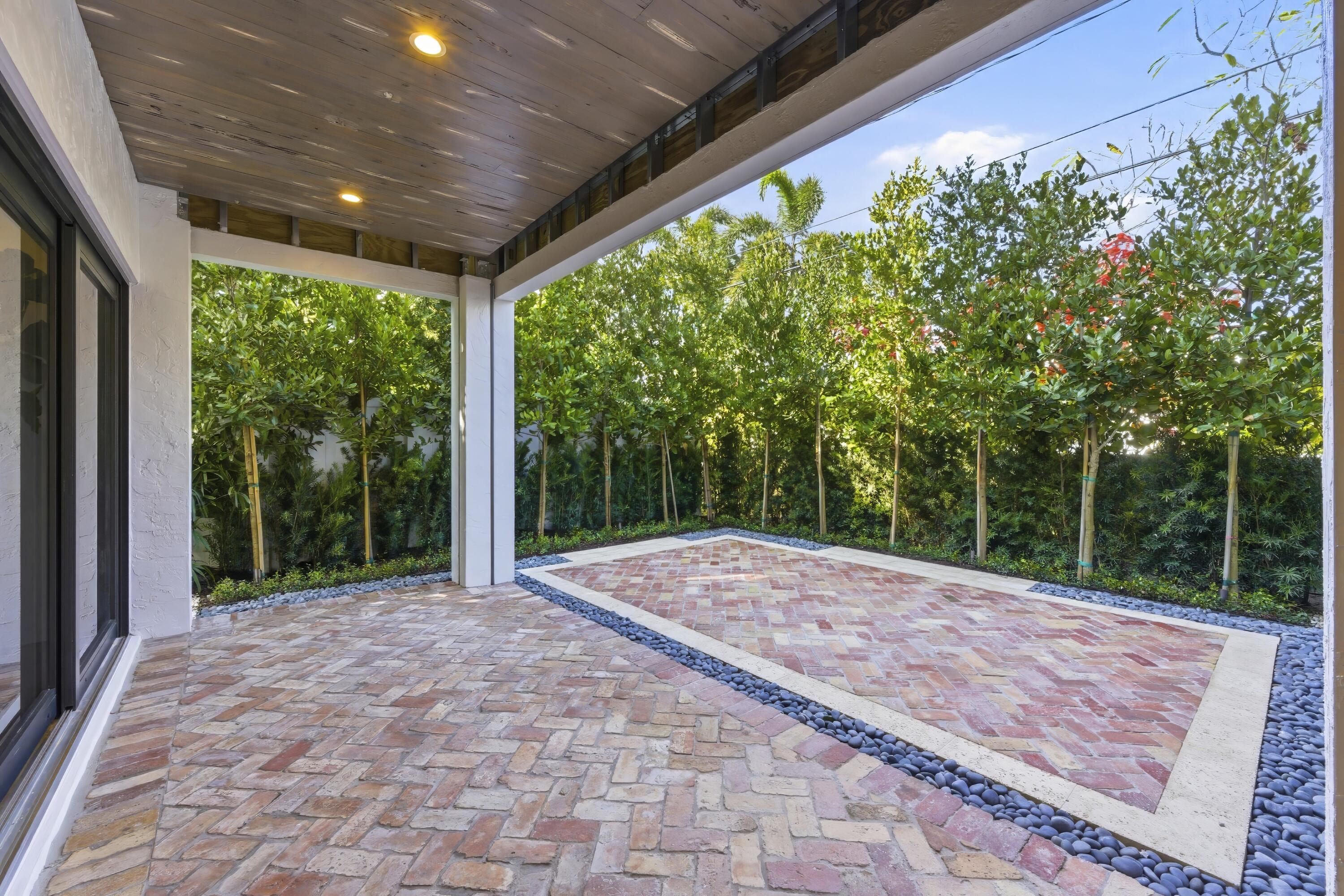 201 Murray Road West Palm Beach, FL 33405 - Photo 29 of 43 BACK COURTYARD