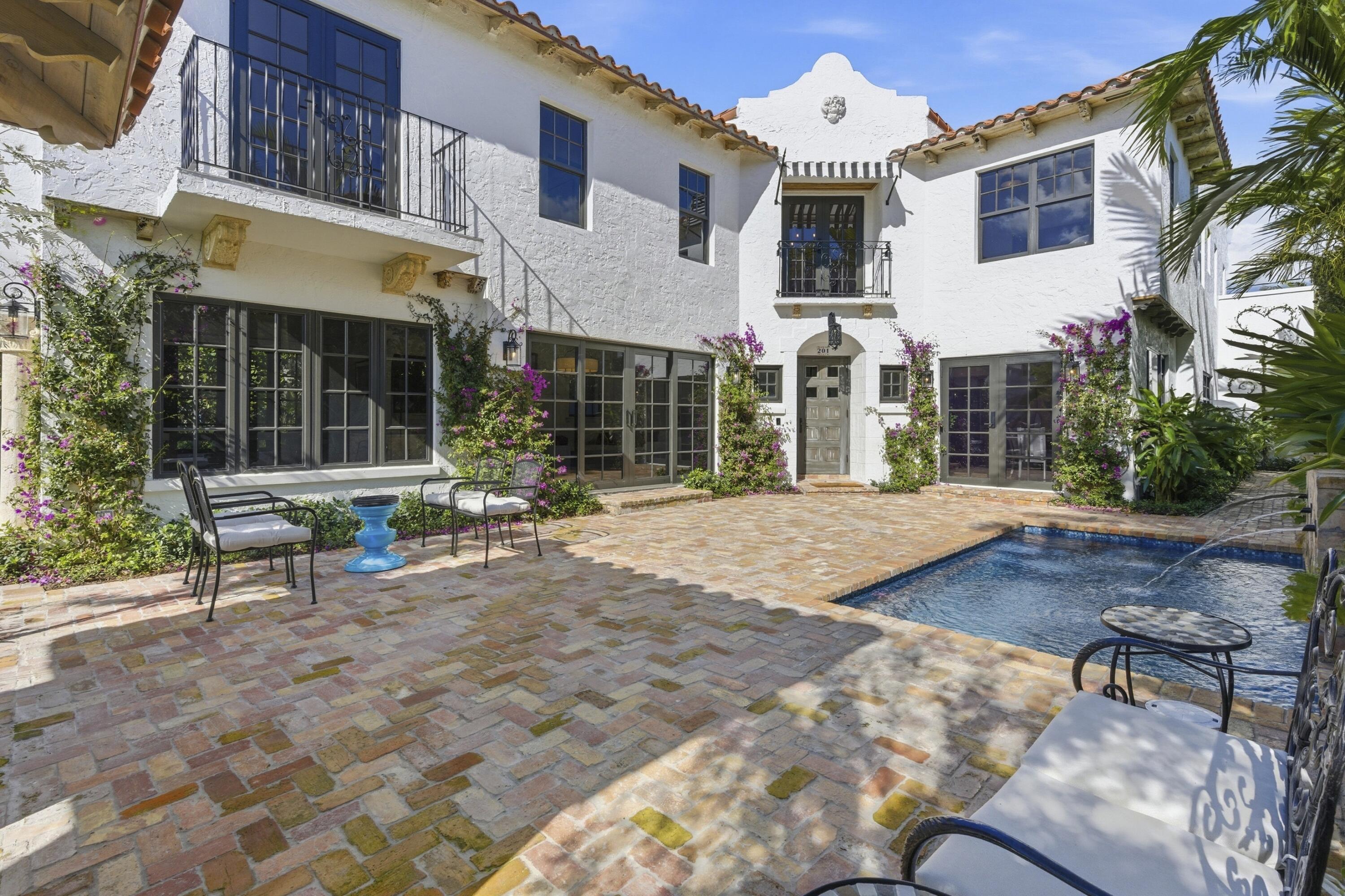 201 Murray Road West Palm Beach, FL 33405 - Photo 33 of 43 COURTYARD ENTRANCE