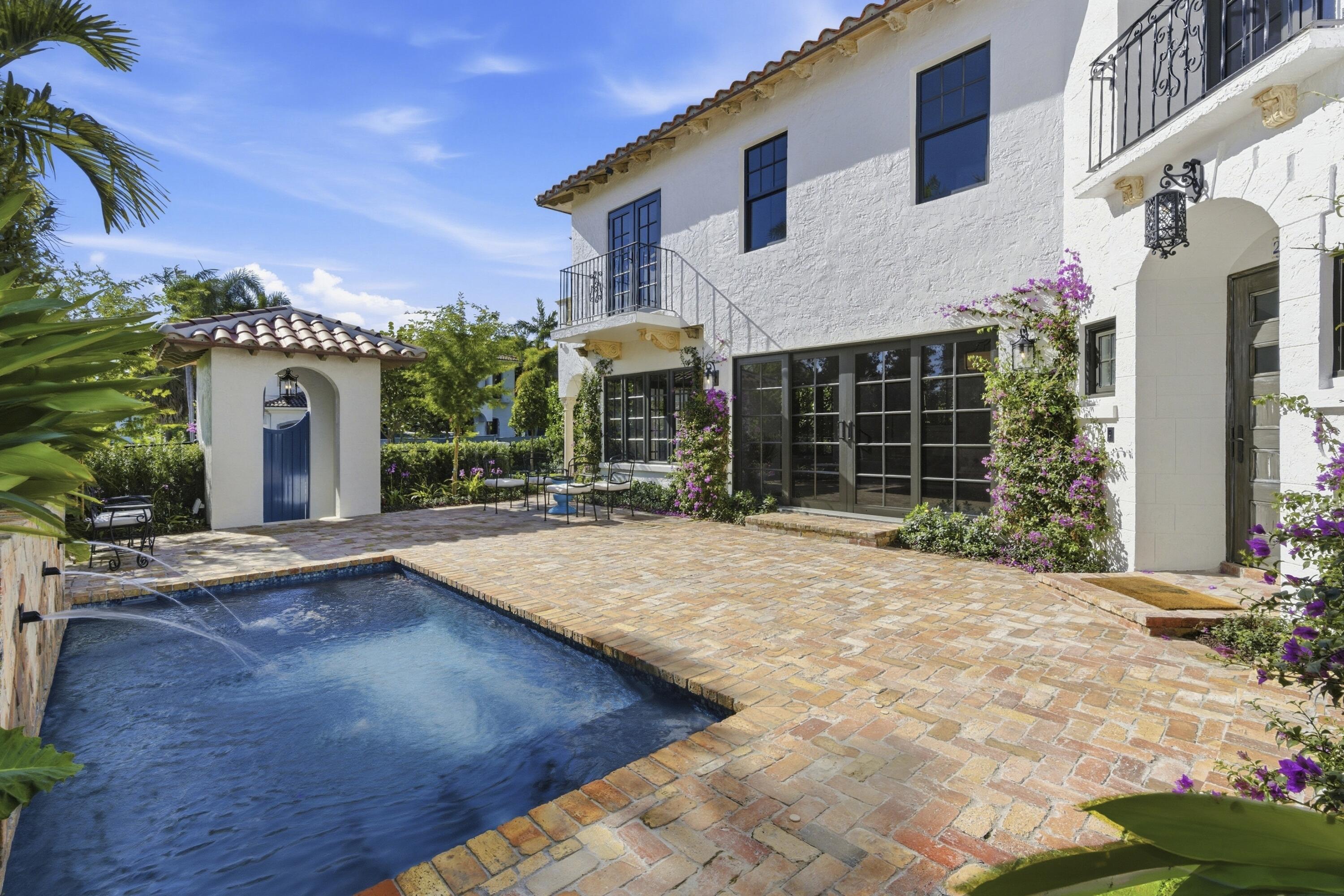 201 Murray Road West Palm Beach, FL 33405 - Photo 34 of 43 COURTYARD ENTRANCE