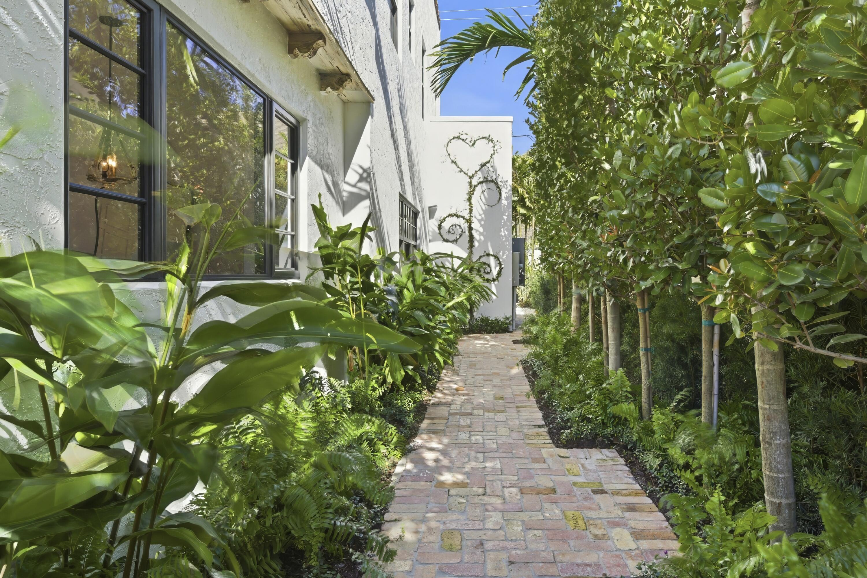 201 Murray Road West Palm Beach, FL 33405 - Photo 37 of 43 COURTYARD