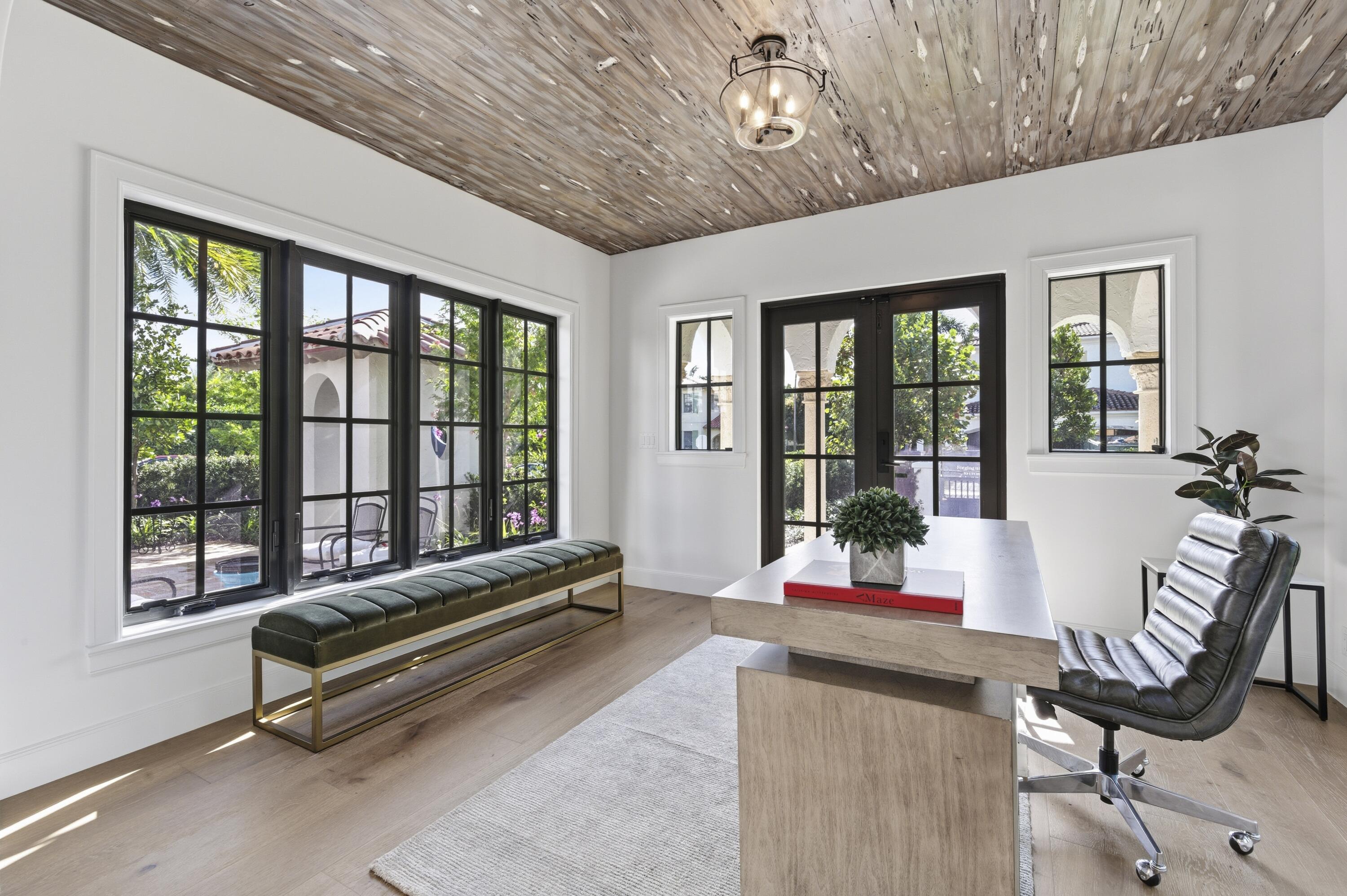 201 Murray Road West Palm Beach, FL 33405 - Photo 7 of 43 SUN ROOM / DEN