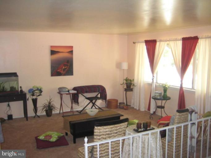 8807 Sonya Road Randallstown, MD 21133 - Photo 3 of 21 Living Room