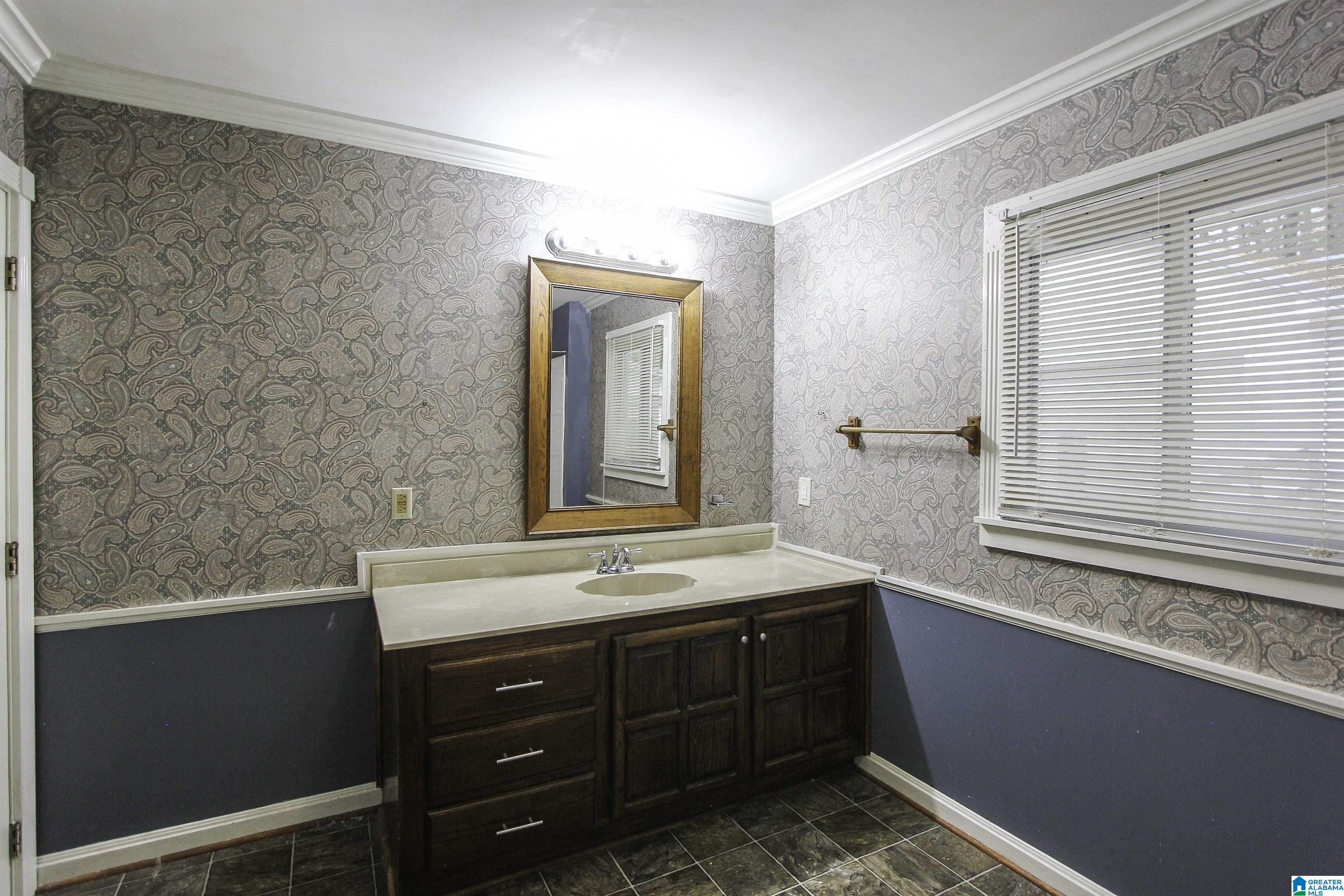 105 Kay Street Anniston, AL 36201 - Photo 8 of 49