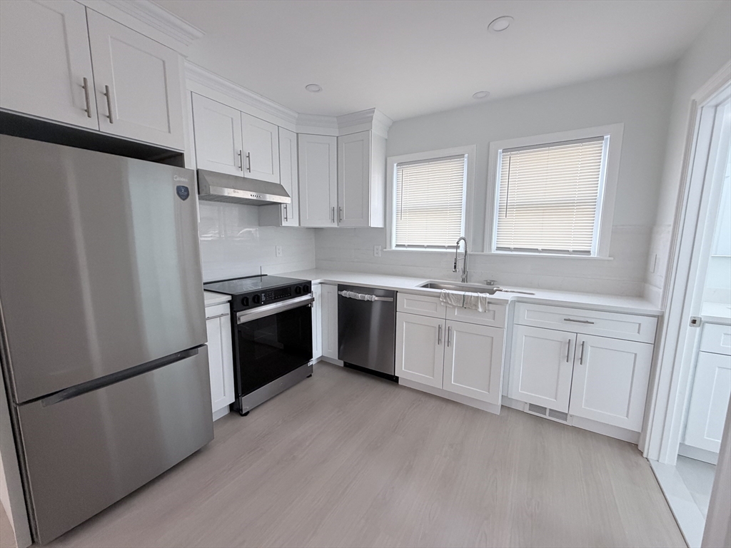 29-31 Bay State Road, Unit 29 Quincy, MA 02171 - Photo 2 of 11