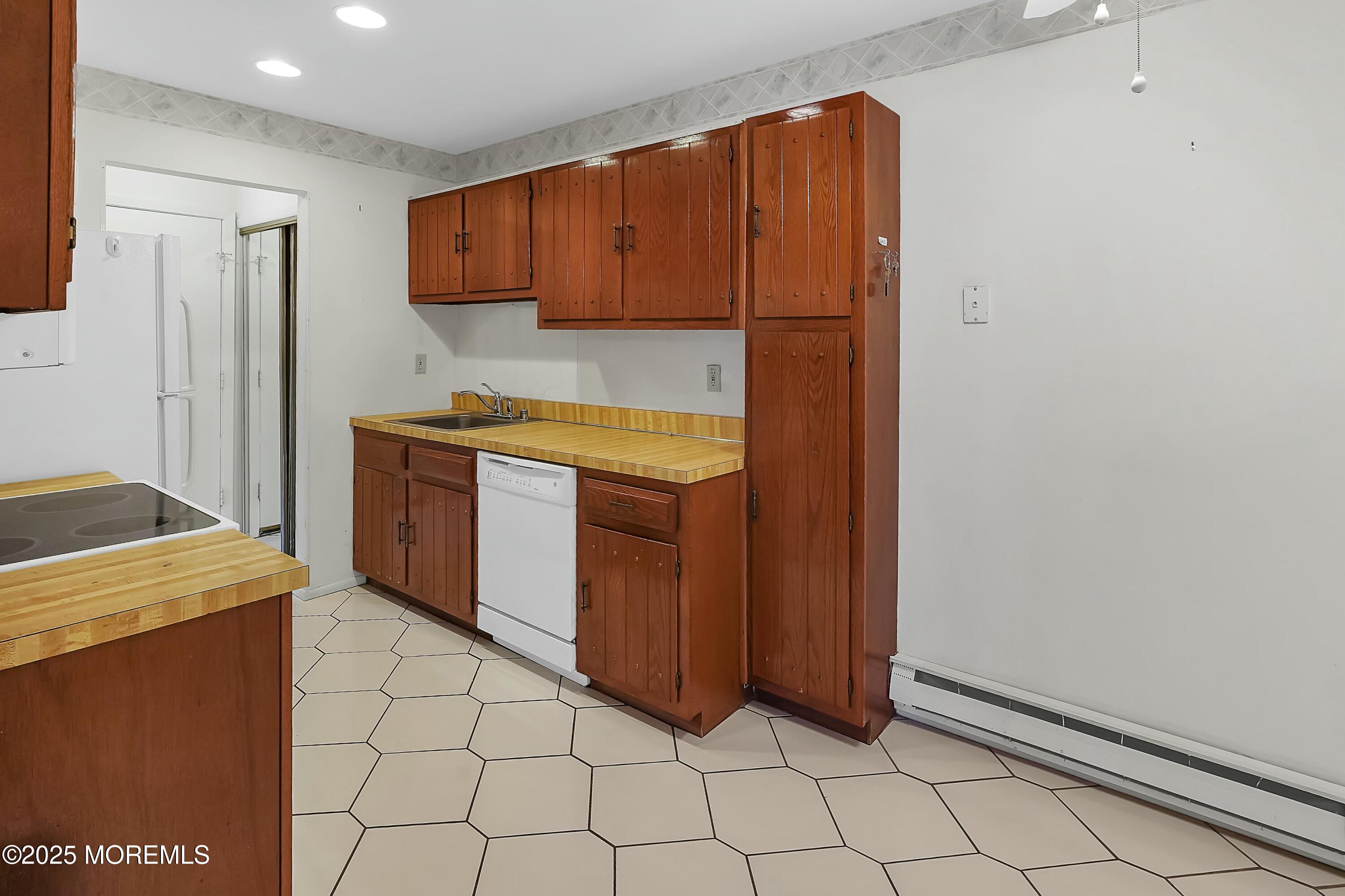 98 Arrowood Road, Unit K Manalapan, NJ 07726 - Photo 15 of 28 kitchen