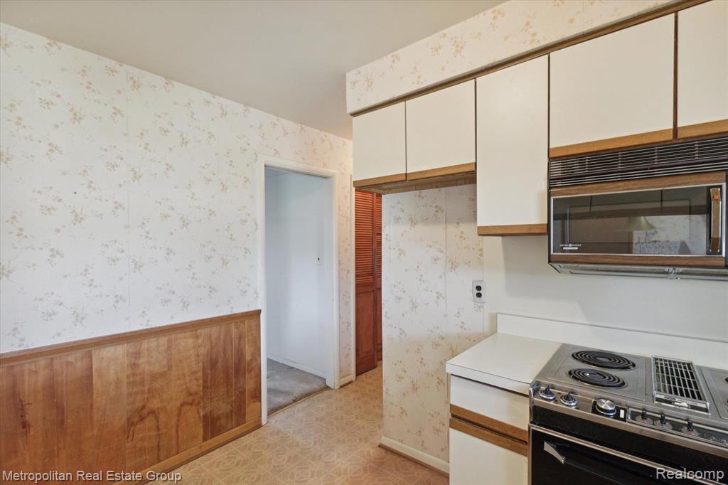 26115 Steele Road Farmington Hills, MI 48331 - Photo 13 of 40