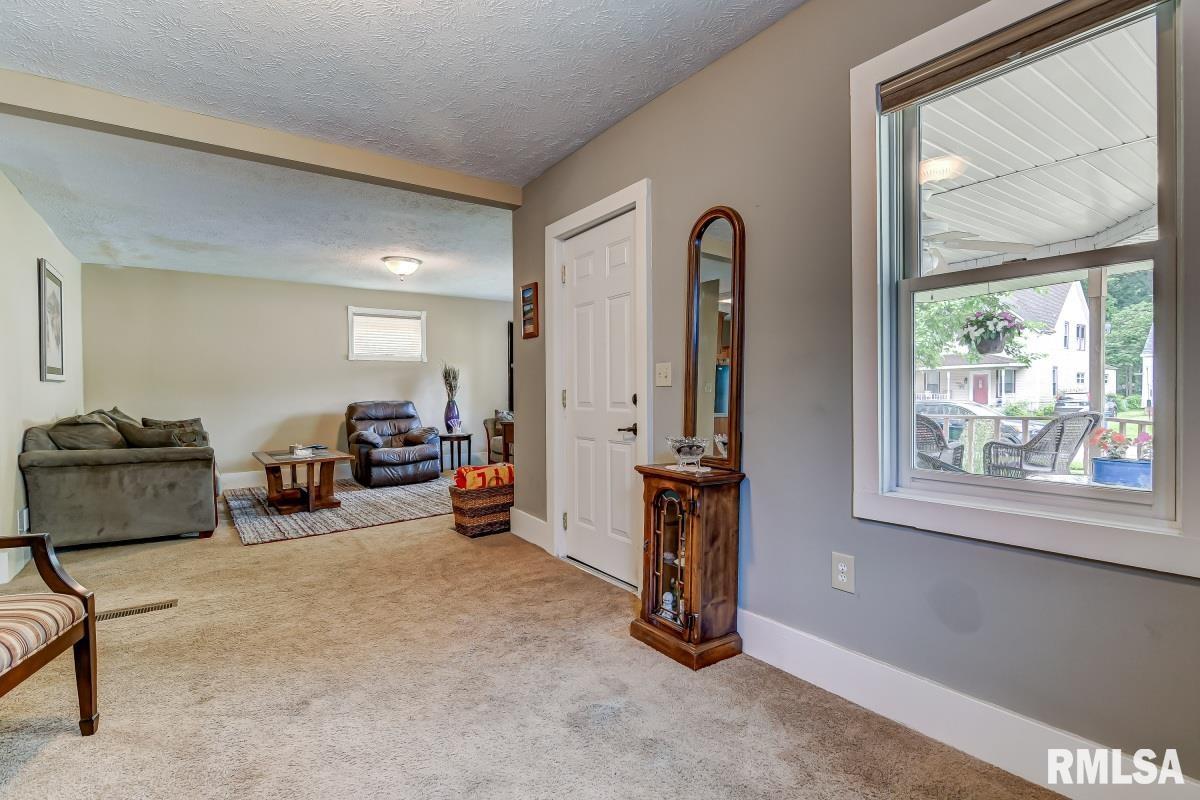 828 Cleveland Avenue Springfield, IL 62704 - Photo 8 of 32 Gallery Image 8