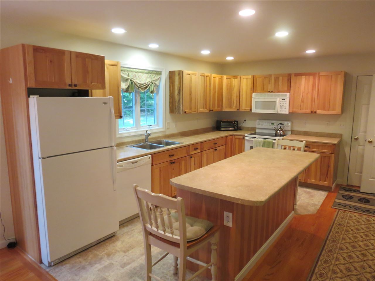 231 Lowell Street Rochester, NH 03867 - Photo 3 of 22