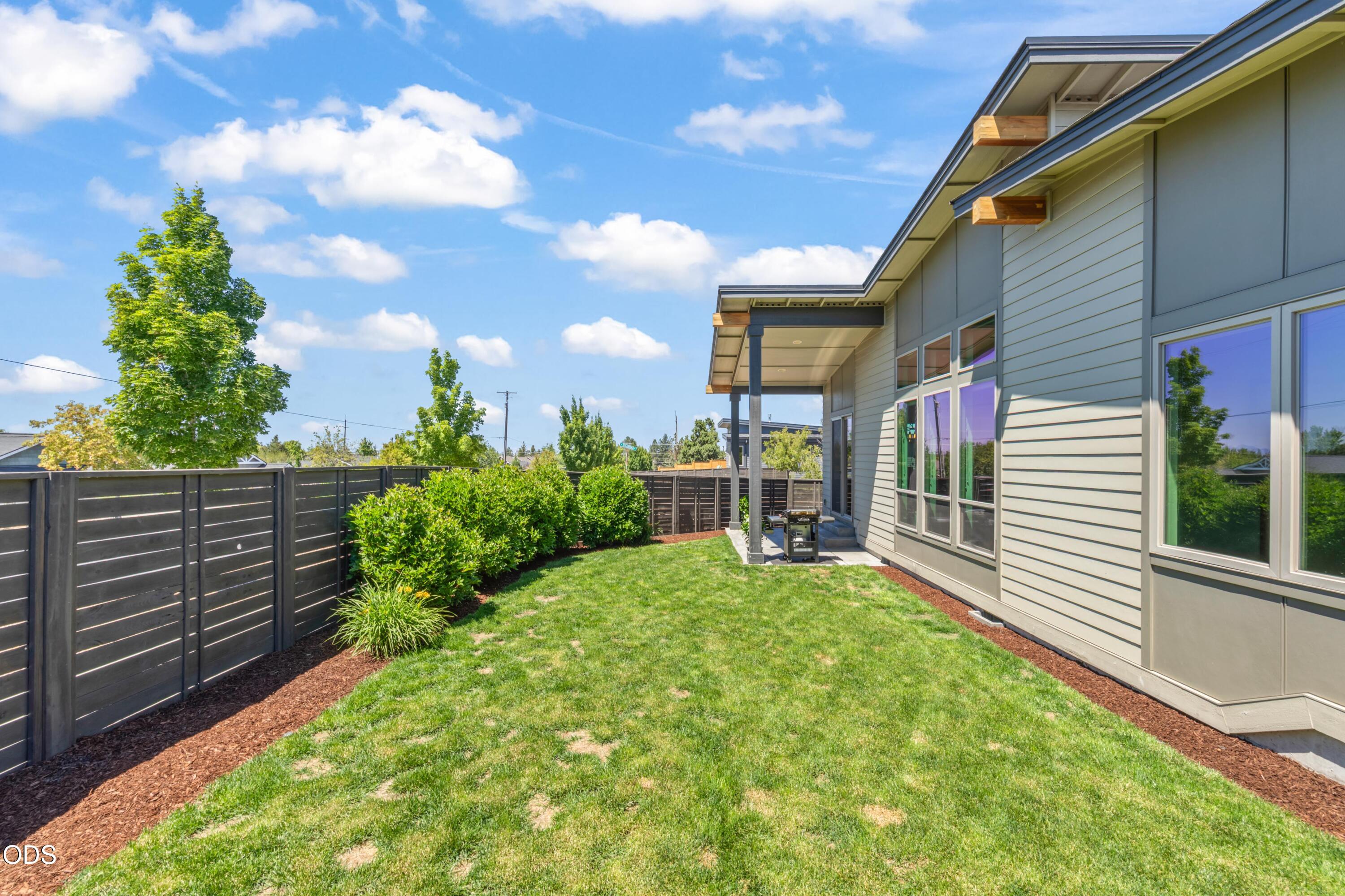 63177 Iner Loop Bend, OR 97701 - Photo 29 of 39