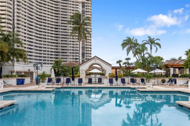 $10,500 | 2000 Island Boulevard, Unit PH5, Aventura, FL 33160