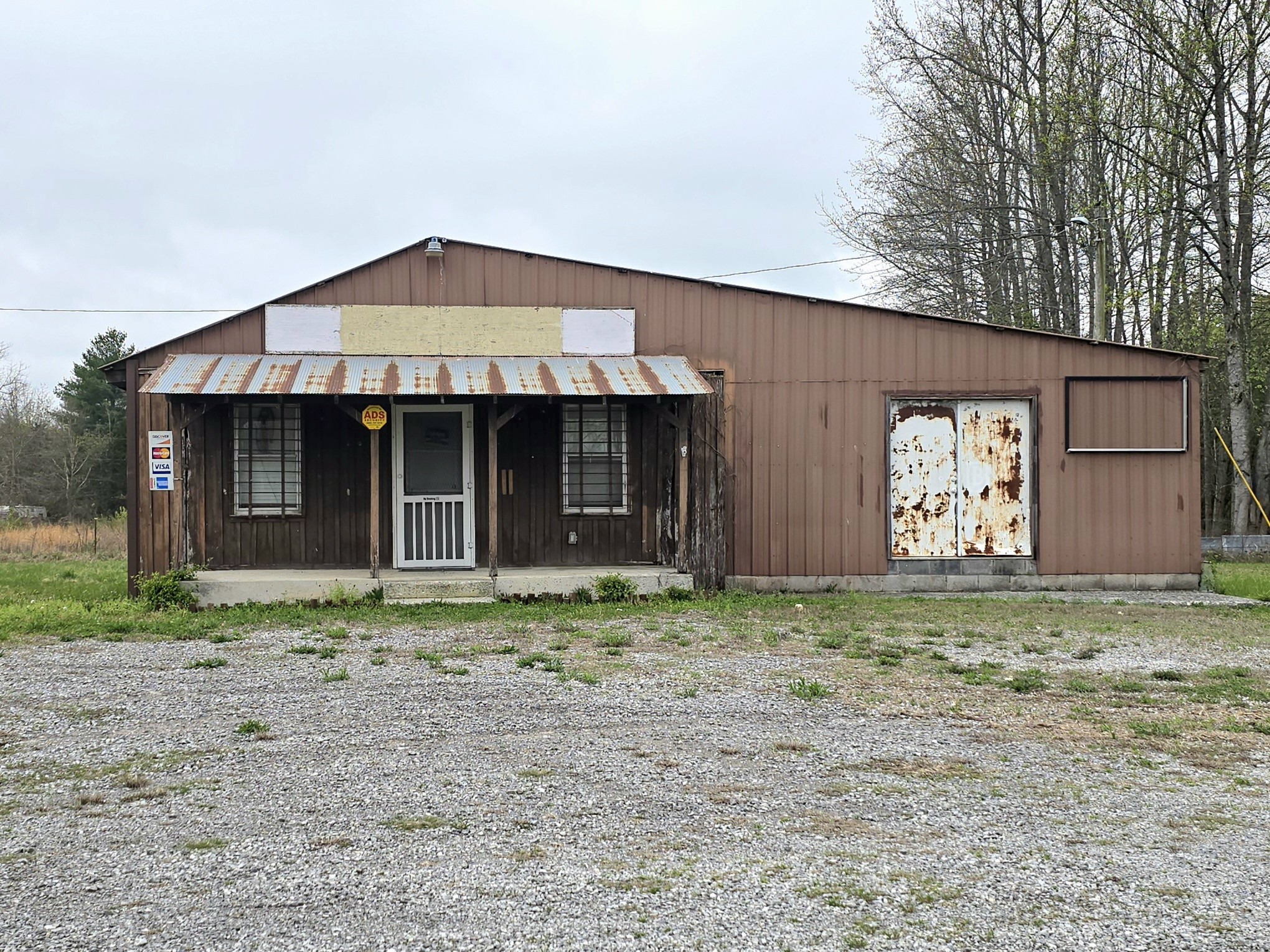 7089 Short Mountain Road McMinnville, TN 37110 - Photo 2 of 36 a front view of a house with garden