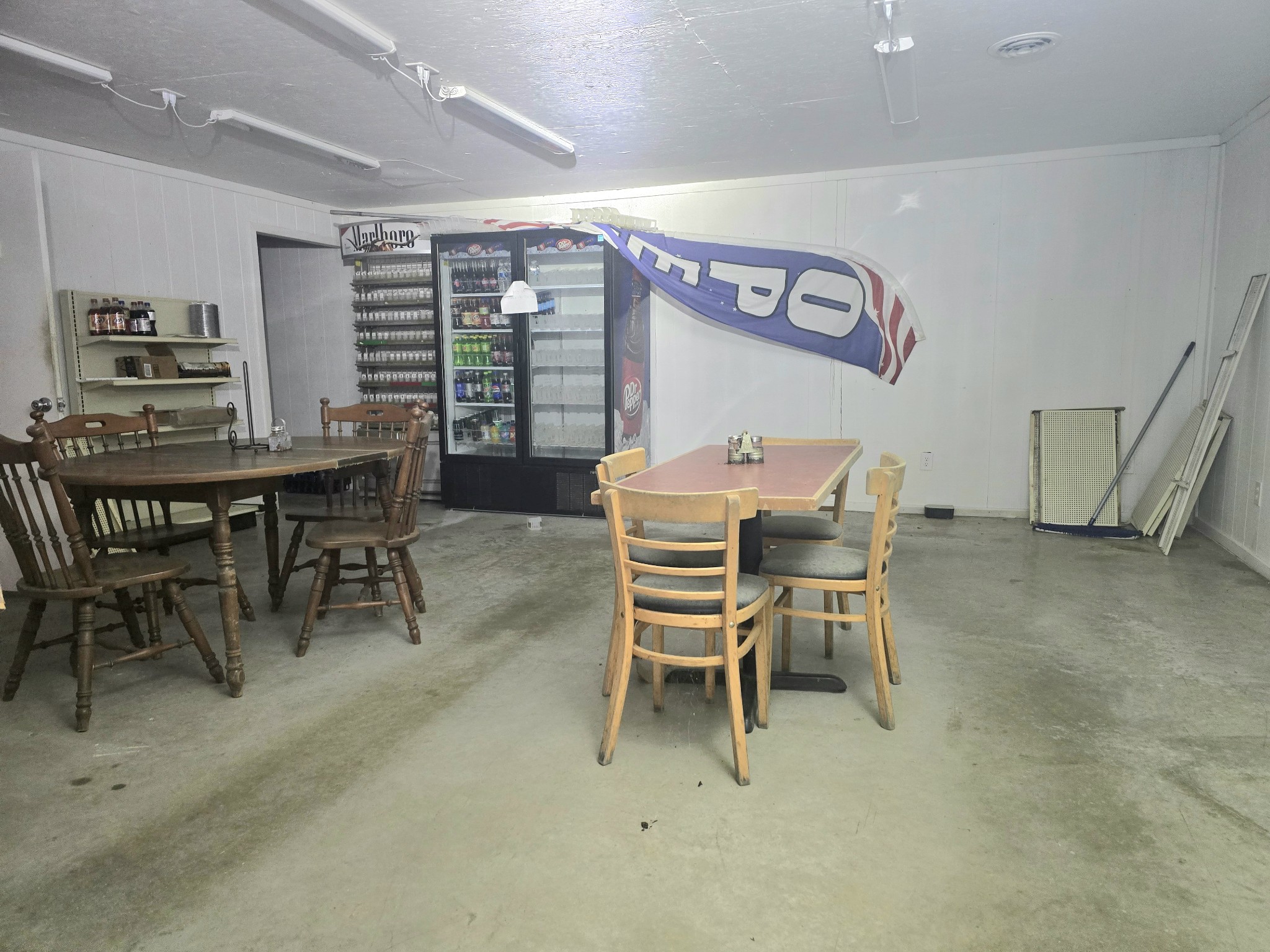 7089 Short Mountain Road McMinnville, TN 37110 - Photo 22 of 36 a dining room with furniture and window