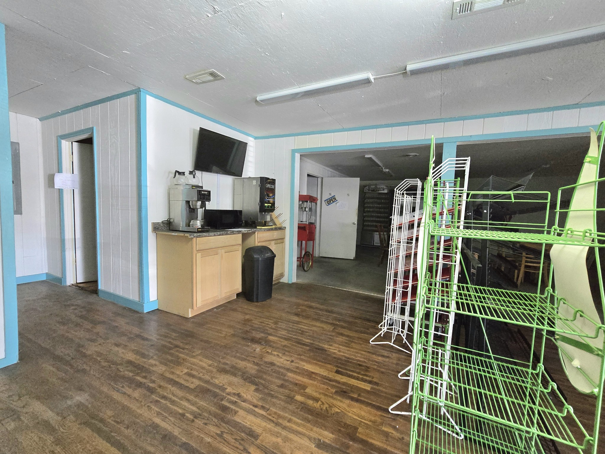 7089 Short Mountain Road McMinnville, TN 37110 - Photo 28 of 36 a view of a living room