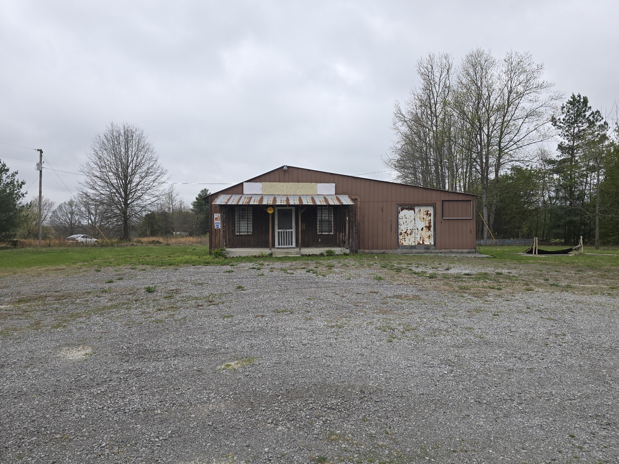 7089 Short Mountain Road McMinnville, TN 37110 - Photo 3 of 36 a front view of a house with garden