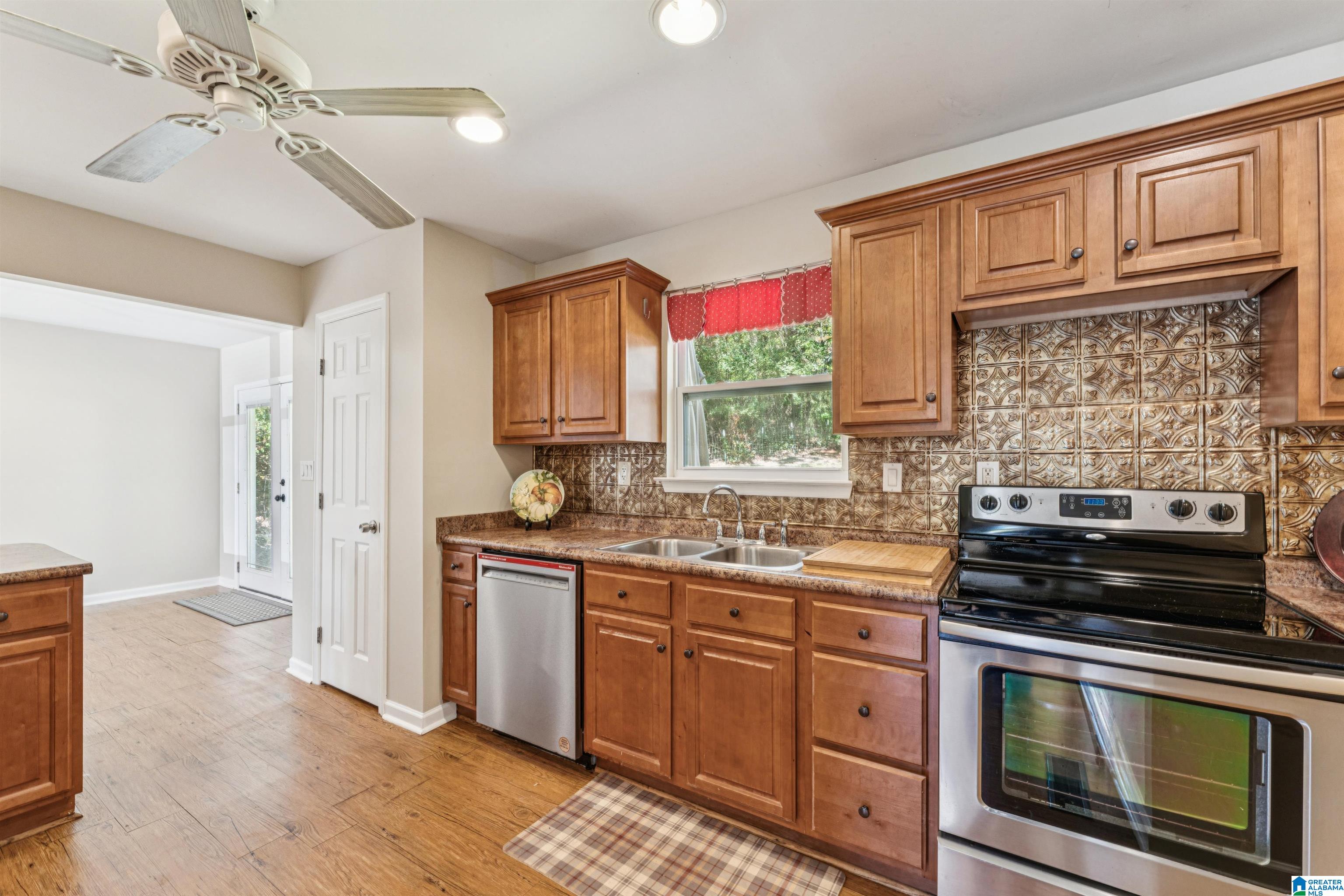 1238 Bennett Drive Alabaster, AL 35007 - Photo 10 of 43