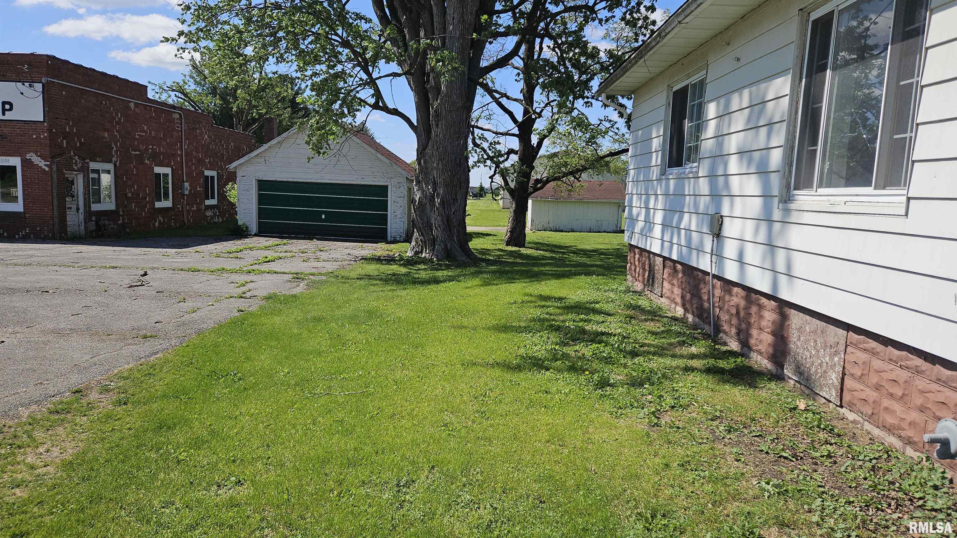 1790 East Chestnut Street Canton, IL 61520 - Photo 2 of 16